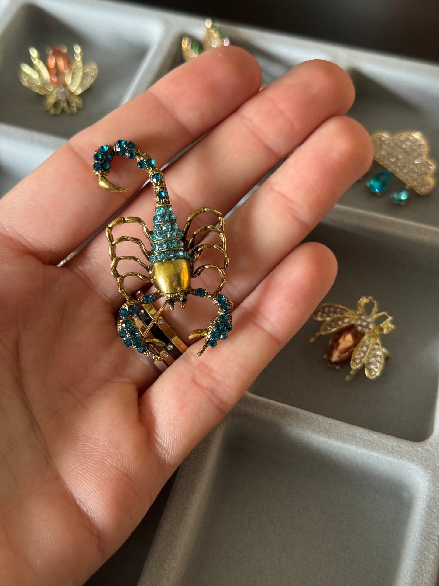 Broche scintillante ✨