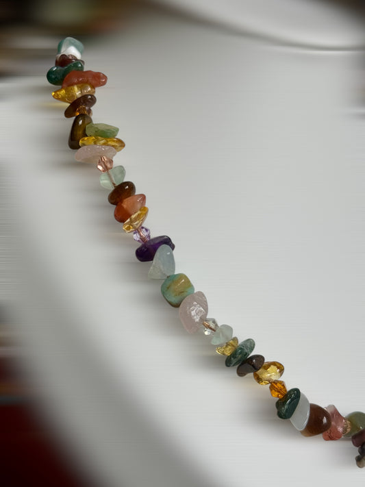 Collier de pierres naturelles colorées