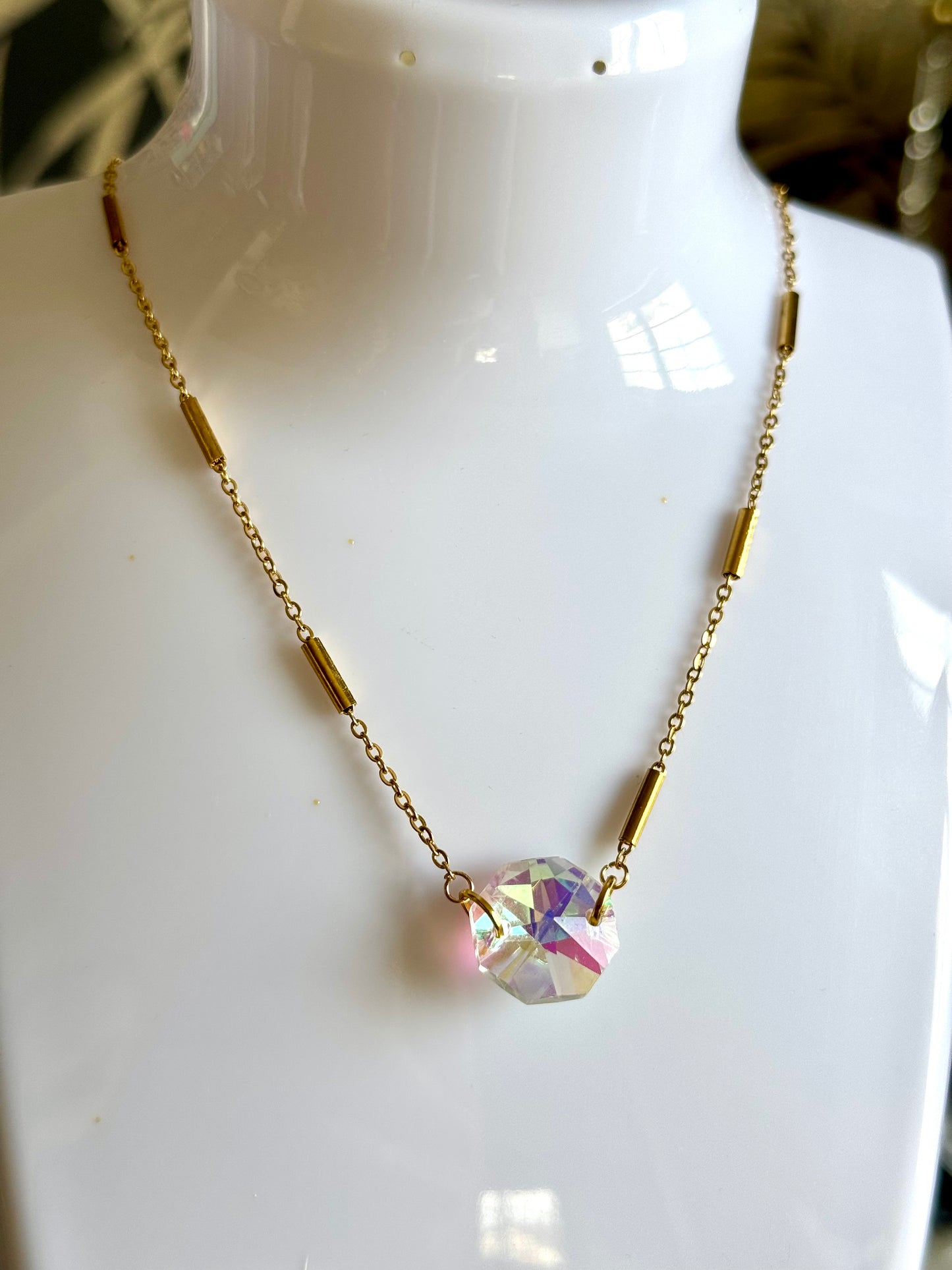 Collier chaîne acier inoxydable et pierre facettée