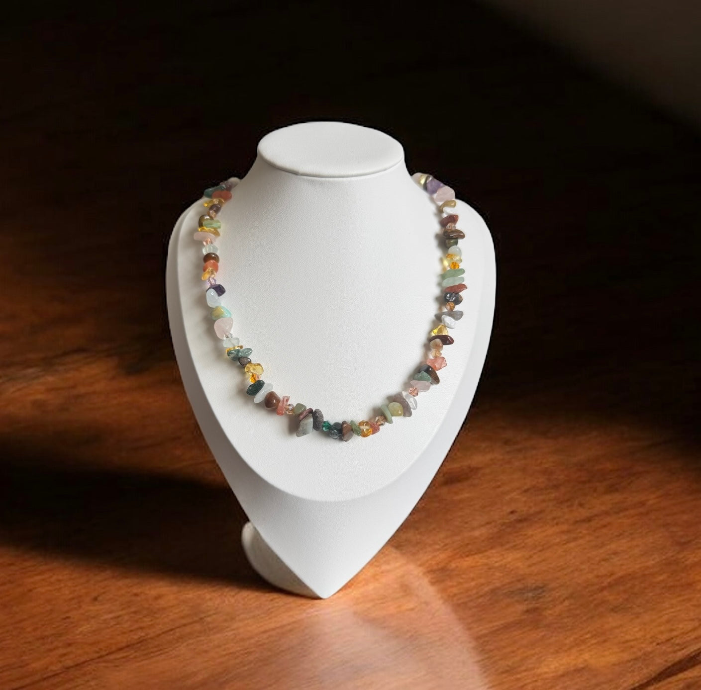 Collier de pierres naturelles colorées